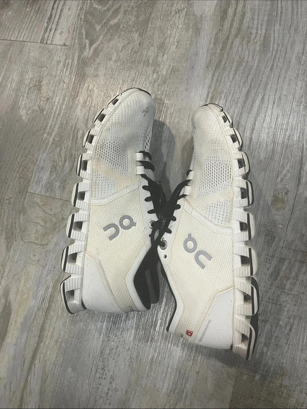 On Running shoes running 6.5 Women’s White and Black Cloud-Style Athletic Shoes